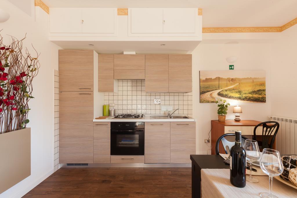 Almes Apartments Rome Room photo