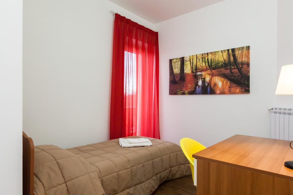 Almes Apartments Rome Room photo
