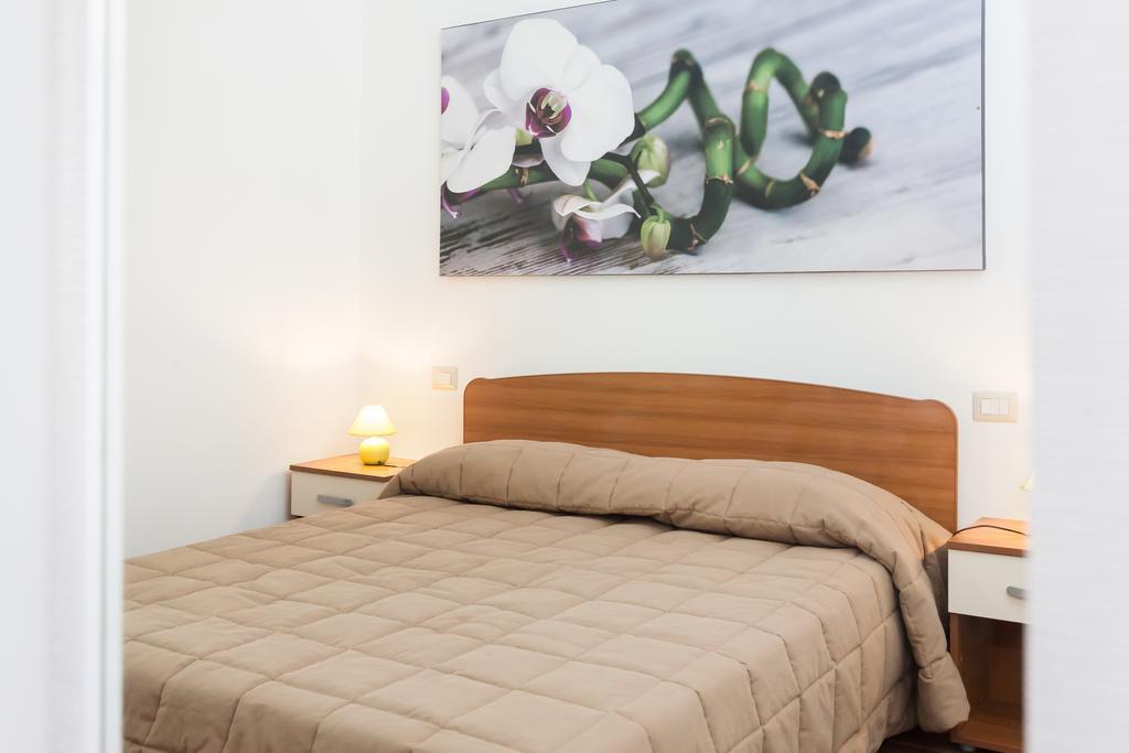 Almes Apartments Rome Room photo
