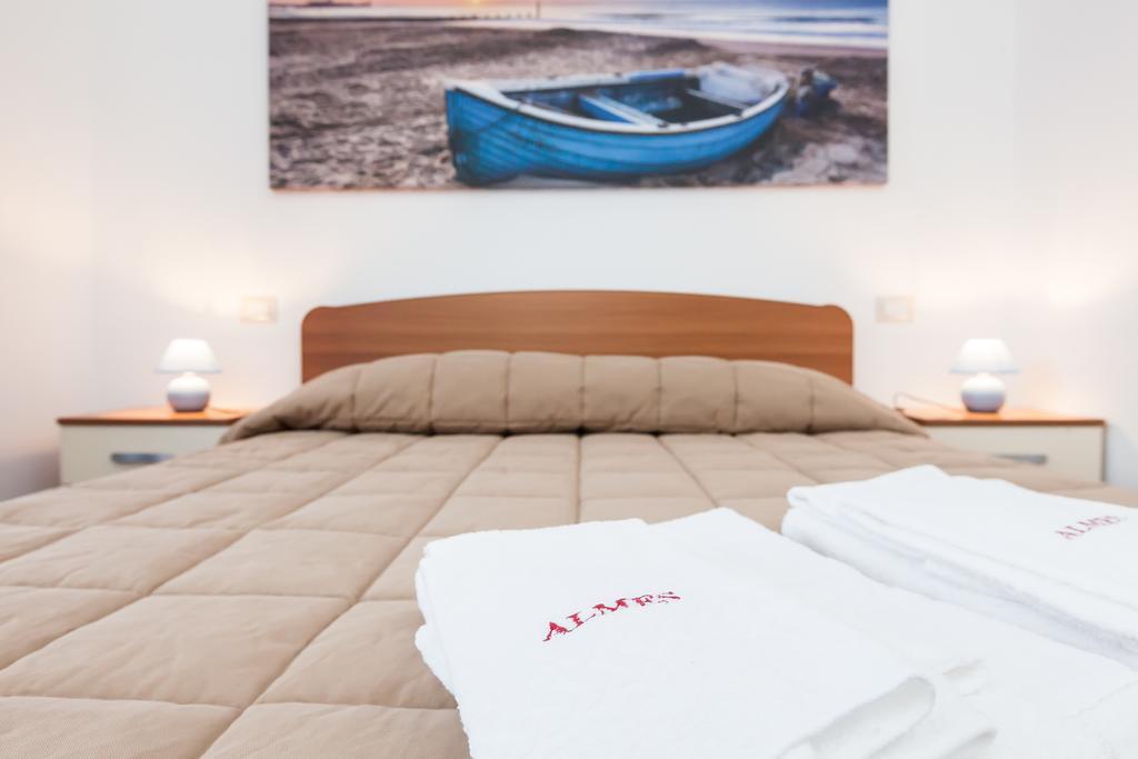 Almes Apartments Rome Room photo