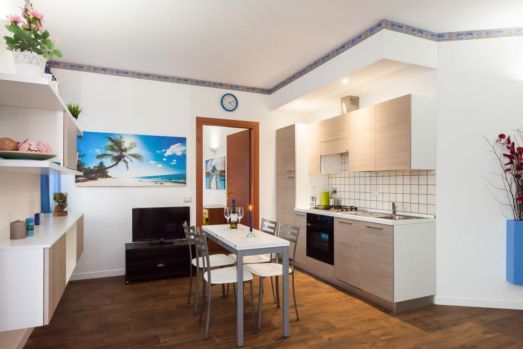 Almes Apartments Rome Room photo
