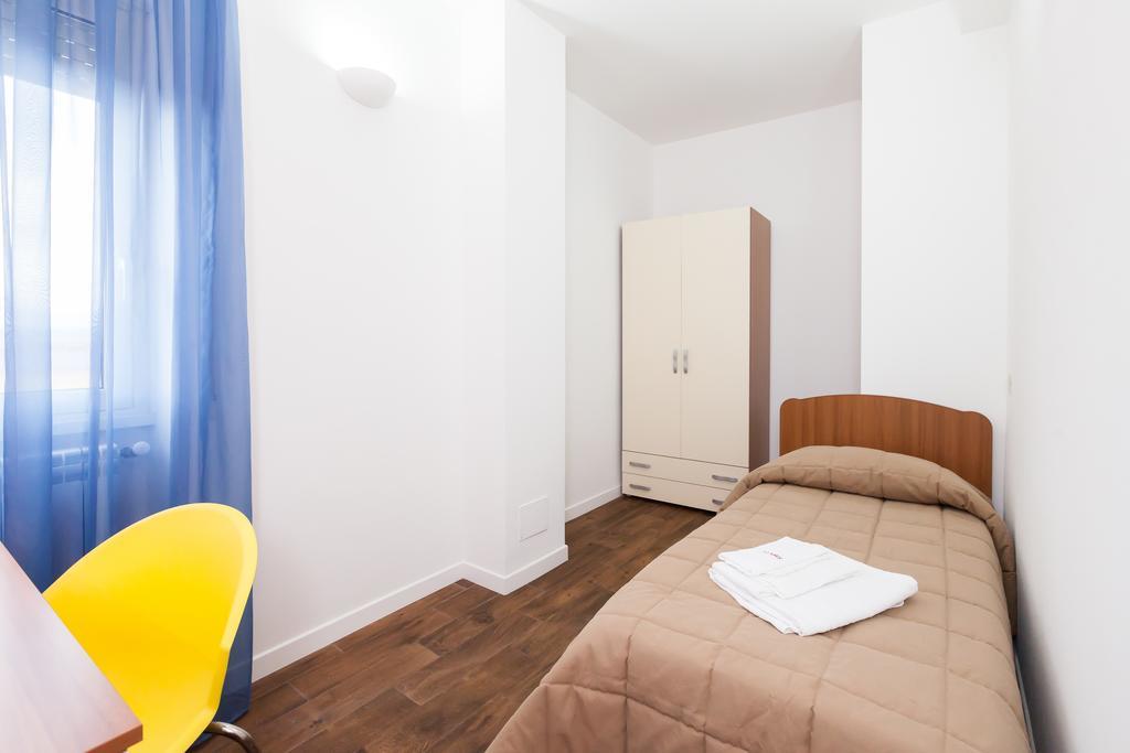Almes Apartments Rome Room photo